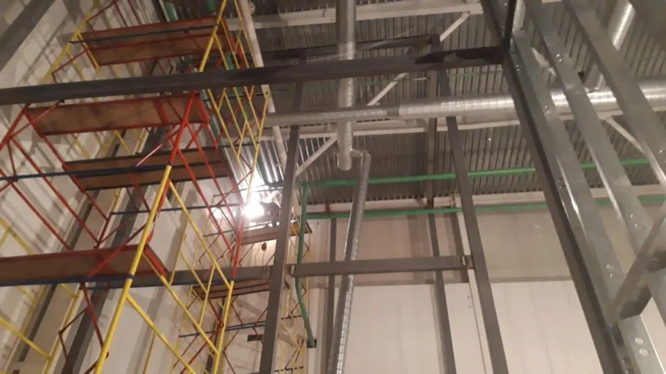 Каркас и монтажные леса на объекте Decathlon