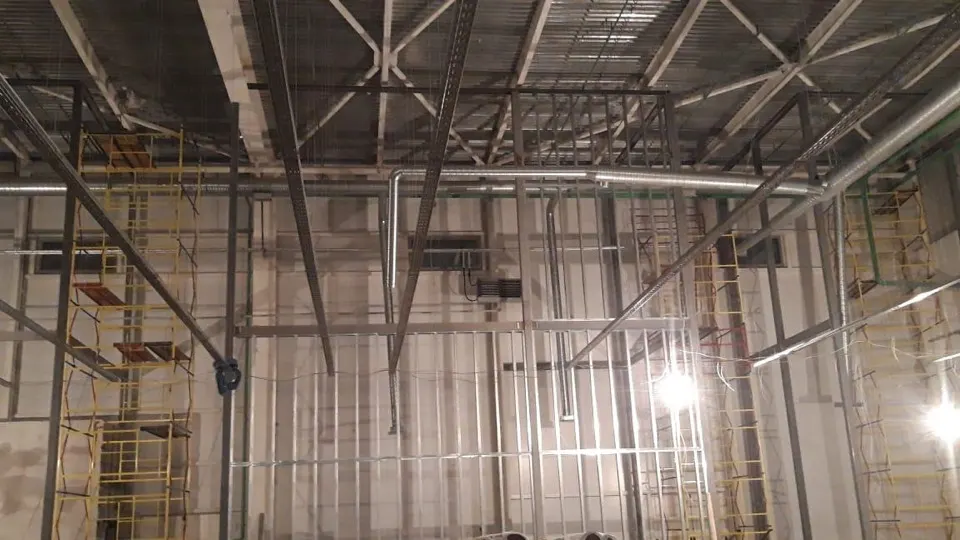 Узел стойки на объекте Decathlon